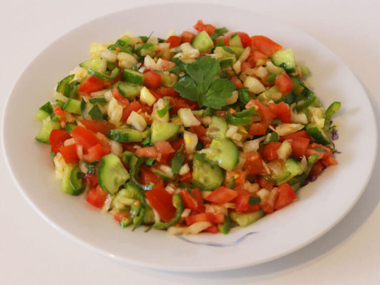 Coban Salatasi Hirtensalat Rezept – Türkischer Salat