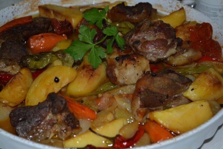 Lammfleisch mit Kartoffeln – Patatesli Kuzu Eti