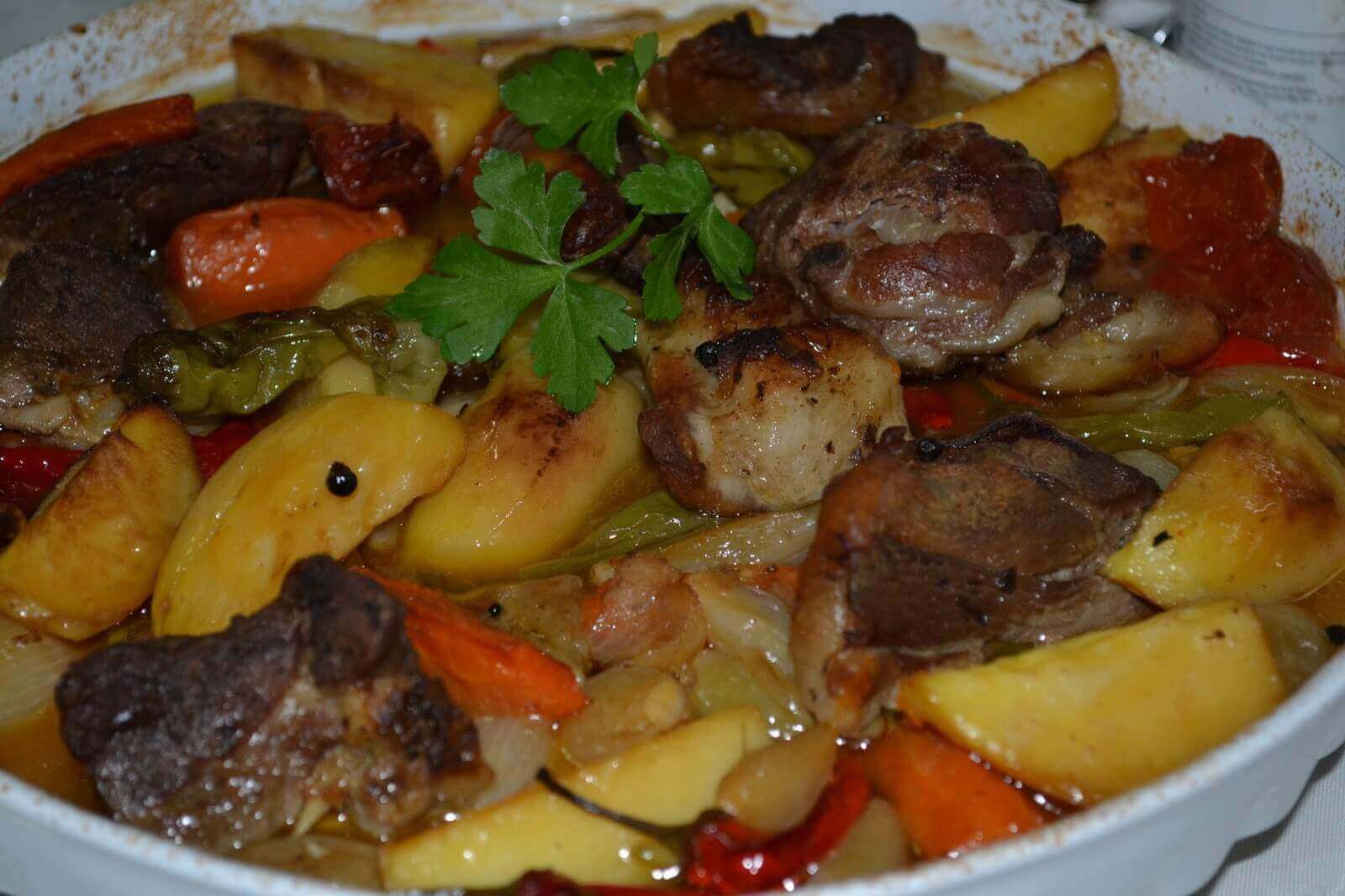 Lammfleisch mit Kartoffeln - Patatesli Kuzu Eti
