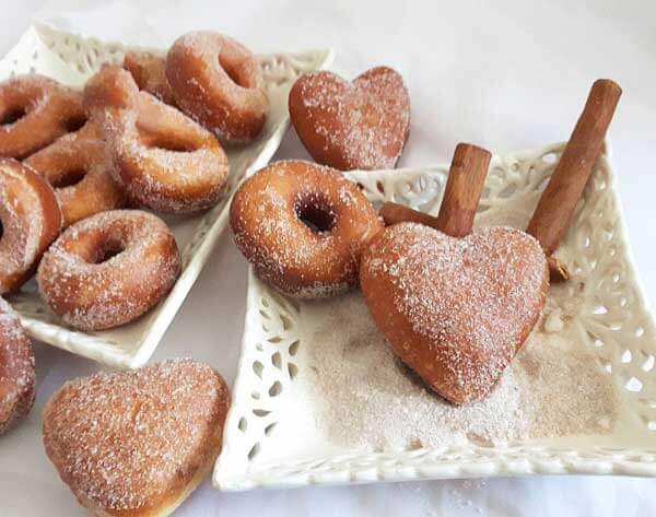 Donut mit Zucker und Zimt - Şekerli Tarçınlı Donut