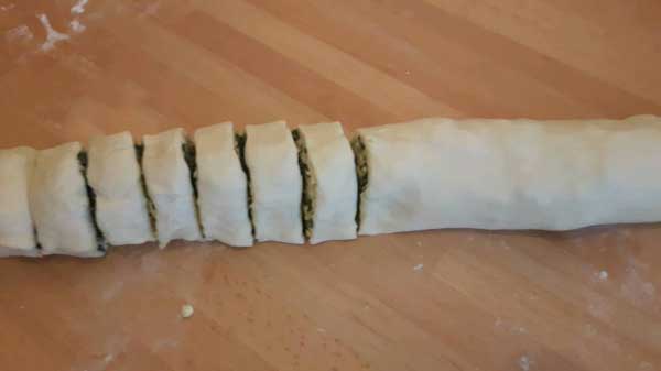 Roll-Börek mit Spinat Rezept - Ispanaklı Rulo Börek Tarifi