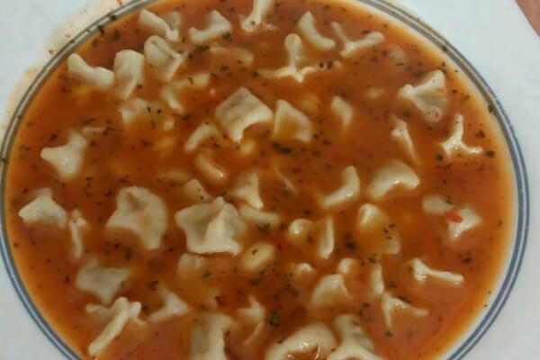 Türkische Tortellini Suppe - Yüksük Çorbası