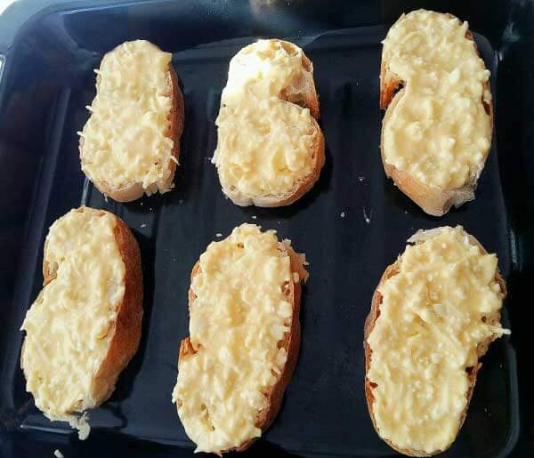 Brotscheiben mit Käse - Peynirli Ekmek Dilimi