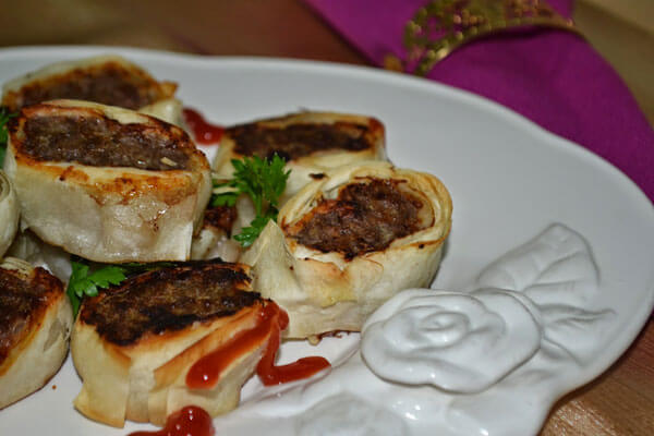 Frikadellen Kebab mit Yufka – Yufkalı Köfte Kebabı
