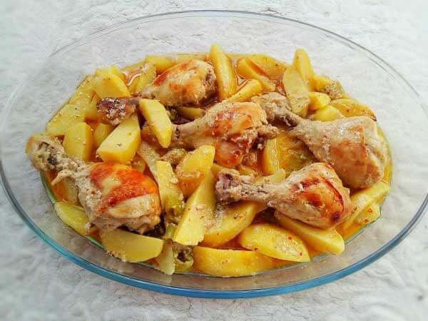 Hähnchen und Kartoffel mit Soße - Soslu Tavuk Patates