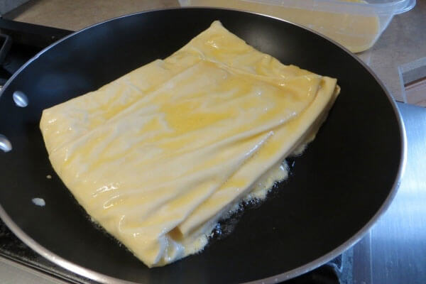 Pfannkuchen mit Ei und Käse - Yumurtalı Peynirli Gözleme