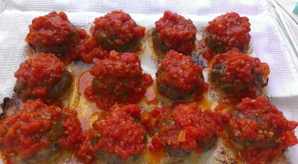 Frikadellen mit Tomatensoße - Domates Soslu Köfte