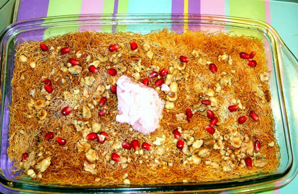 Teigfäden Dessert mit Granatapfelsirup – Narlı Kadayıf