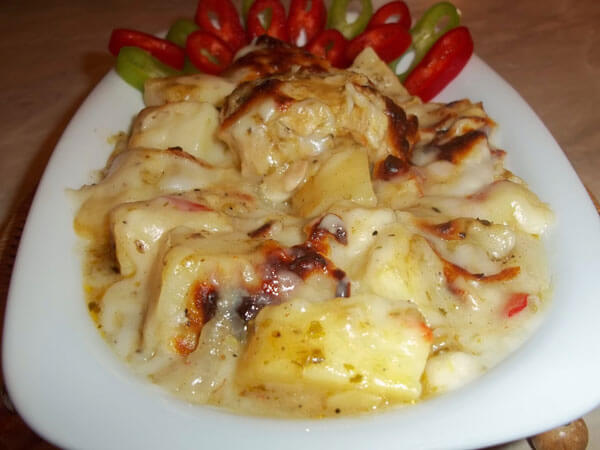 Hähnchen mit Bechamelsauce und Kartoffel - Beşamelli Patatesli Tavuk