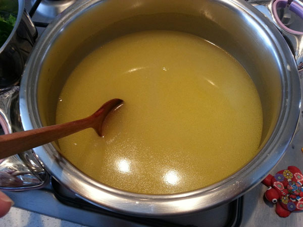 Hühnersuppe - Pratik Tavuk Suyu Çorbası