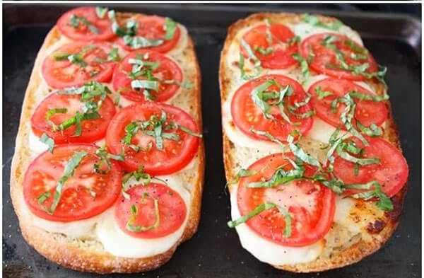 Brote mit Gemüse - Sebzeli Ekmek
