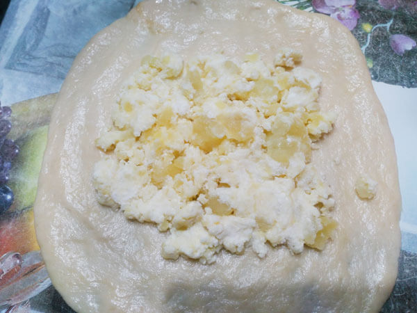 Gebäck mit Kartoffel und Käse - Peynirli Patatesli Poğaça