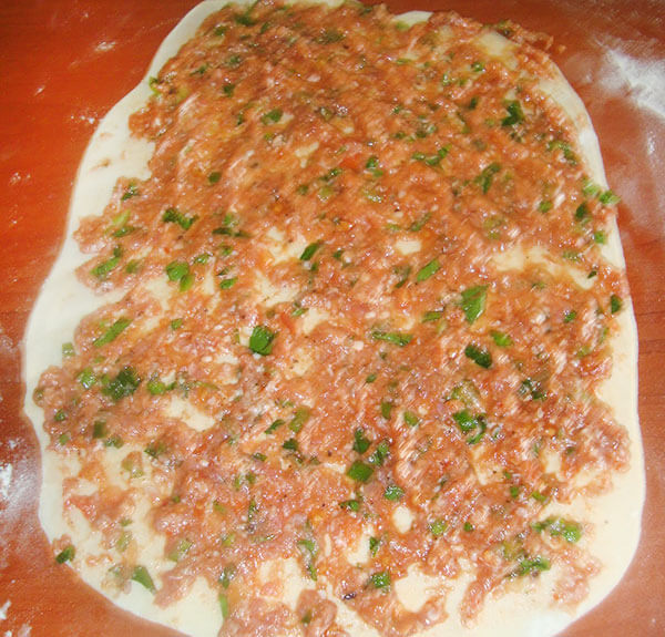 Hausgemachte türkische Pizza - Evde Lahmacun - Türkische Rezepte
