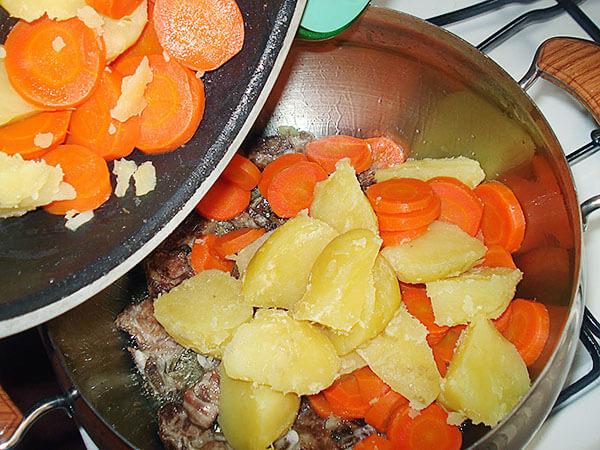 Kartoffel-Fleischeintopf - Haşlama