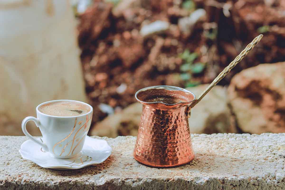 Türk Kahvesi: Wie man den besten türkischen Kaffee zu Hause zubereitet